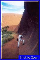 27 Ayers Rock (Uluru) - Raffa Prova a Salire.jpg
